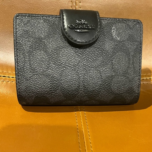 Coach Black Wallet - Picture 1 of 8